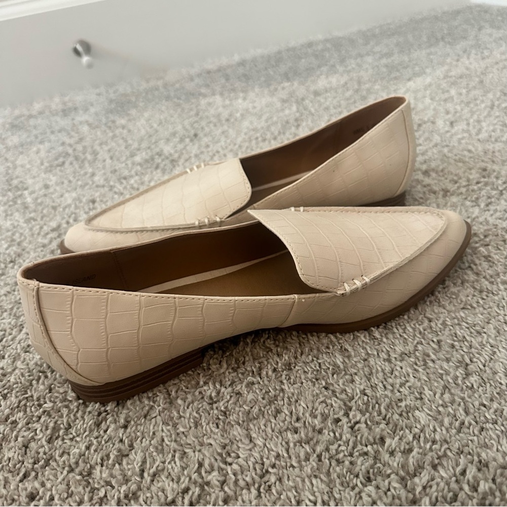 DV by Dolce Vita Cream Textured Loafers